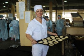 Для детей и активистов ТОС организовали экскурсию на завод по производству печенья (45)